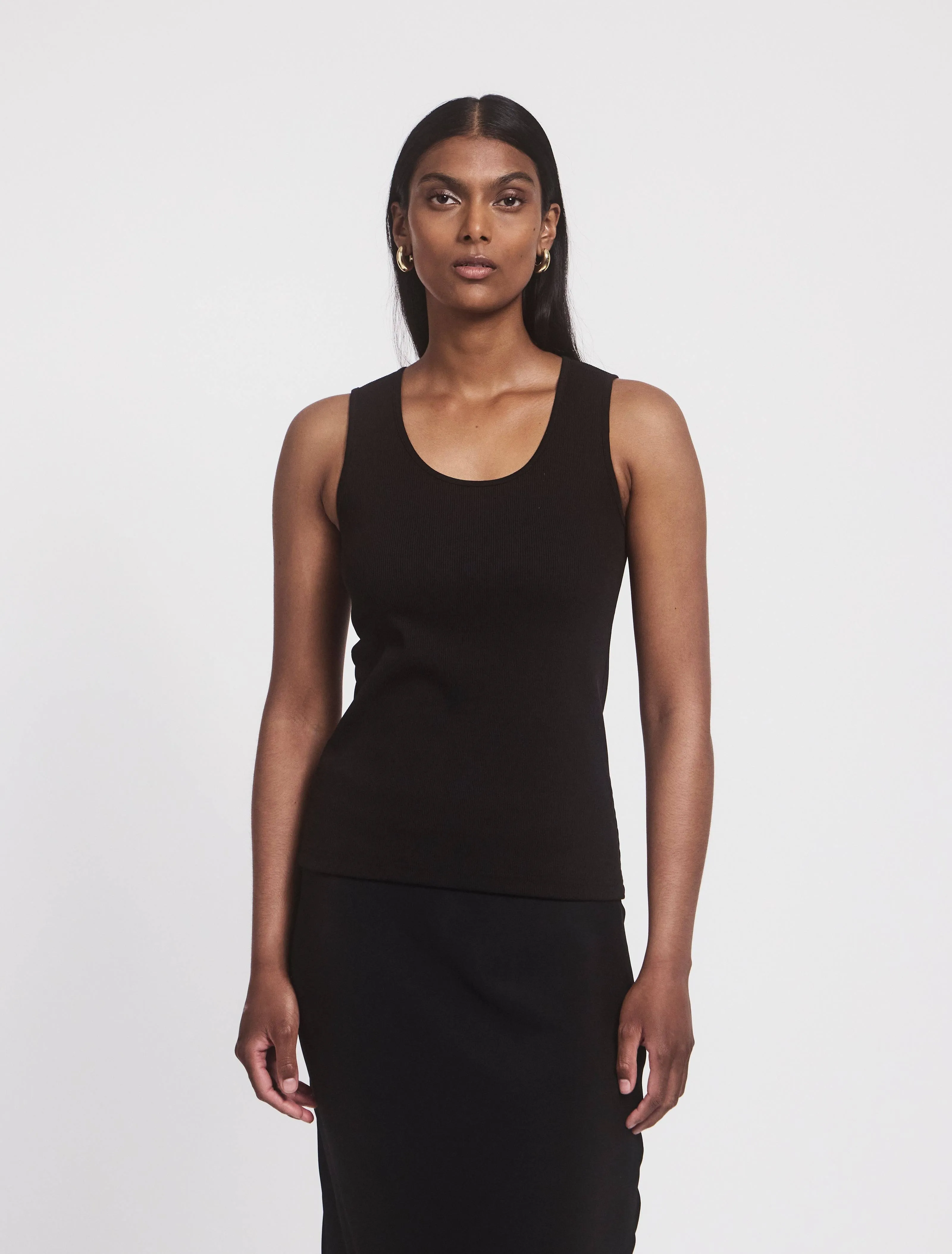 Azami Signature Rib Scoop Tank In Black