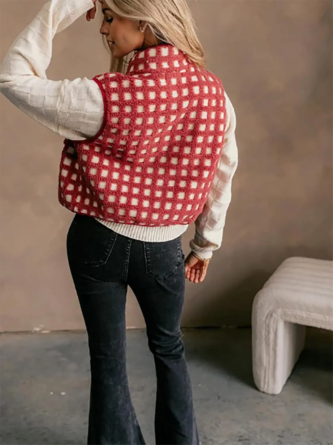 Womens Sleeveless Checkered Sherpa Vest with Pocket Zip Up Fleece Crochet Collar for Style Comfort
